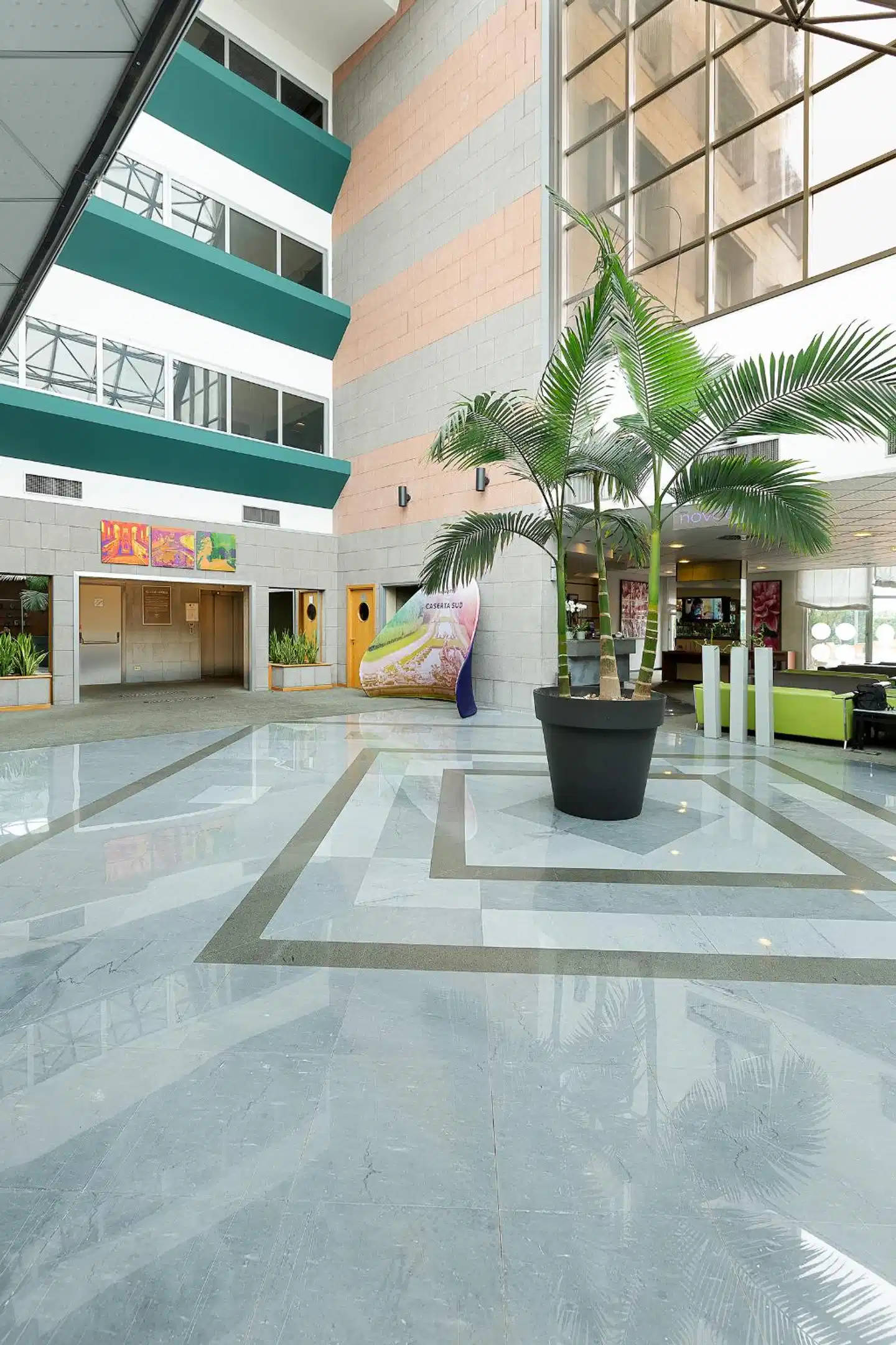 Novotel Caserta Sud Hotel Aussenansicht