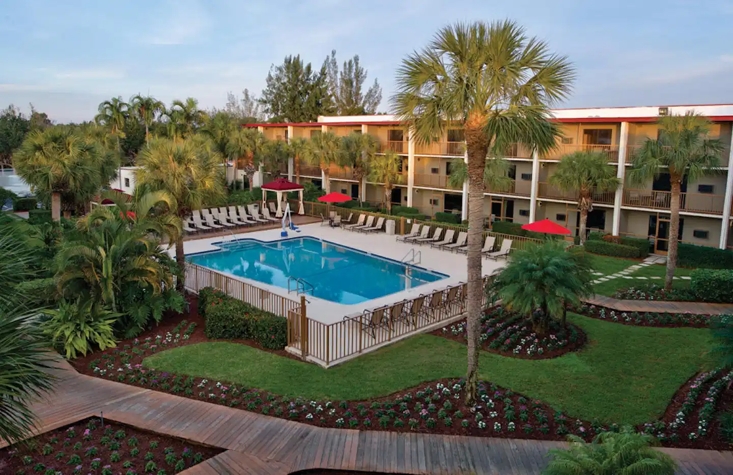 Red Roof PLUS+ And Suites Naples Downtown-5th Ave S Aussenansicht