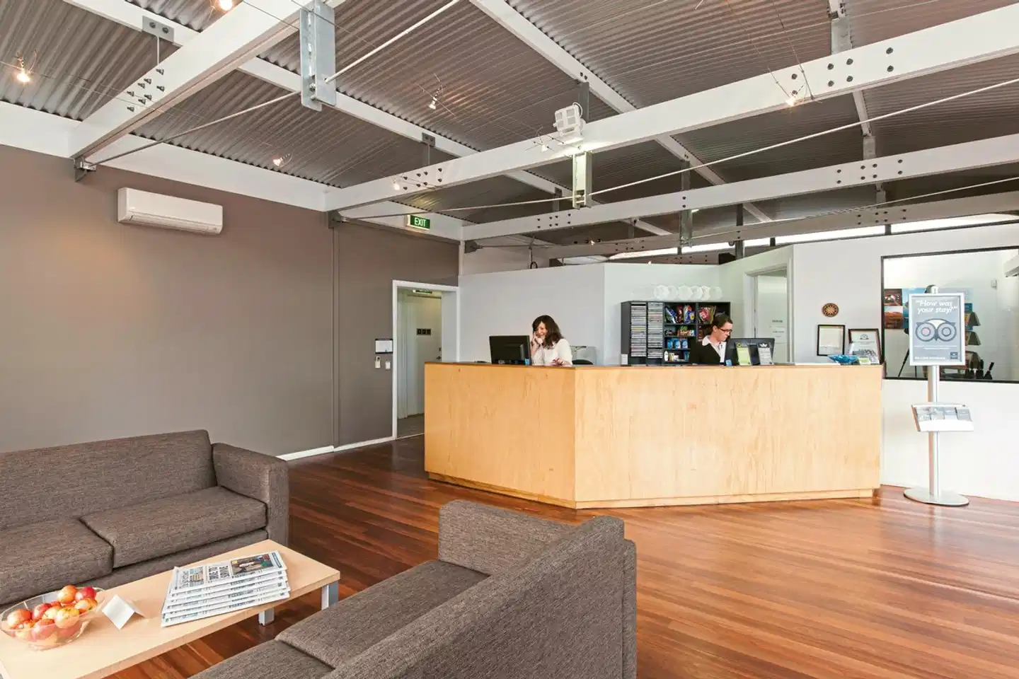 Majestic Oasis Apartments Lobby