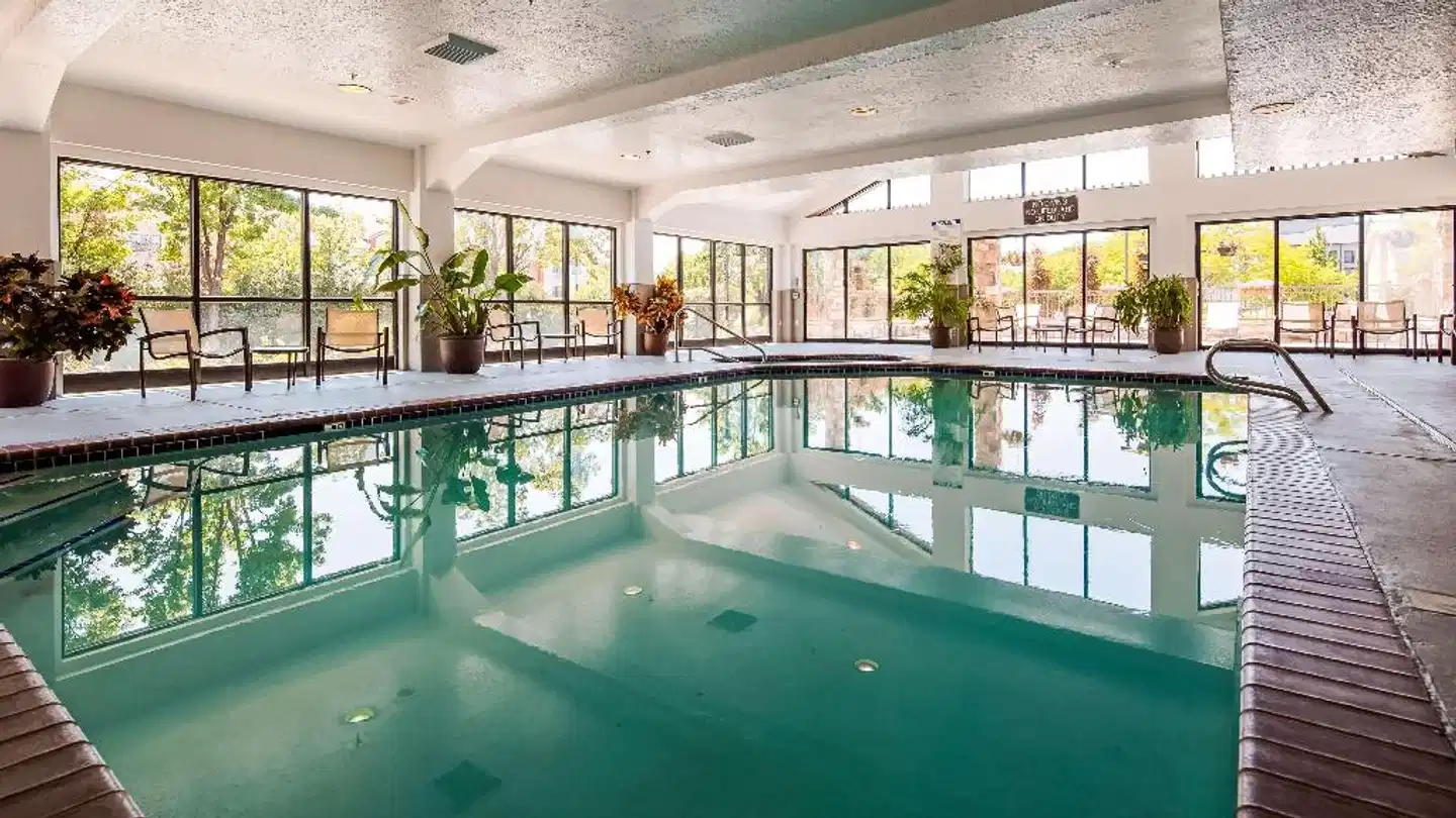 Best Western Plus Cotton Tree Inn Hallenbad