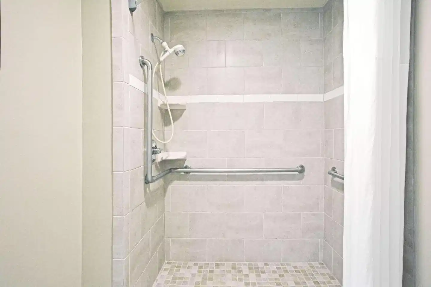 Days Inn by Wyndham Virginia Beach At The Beach Badezimmer