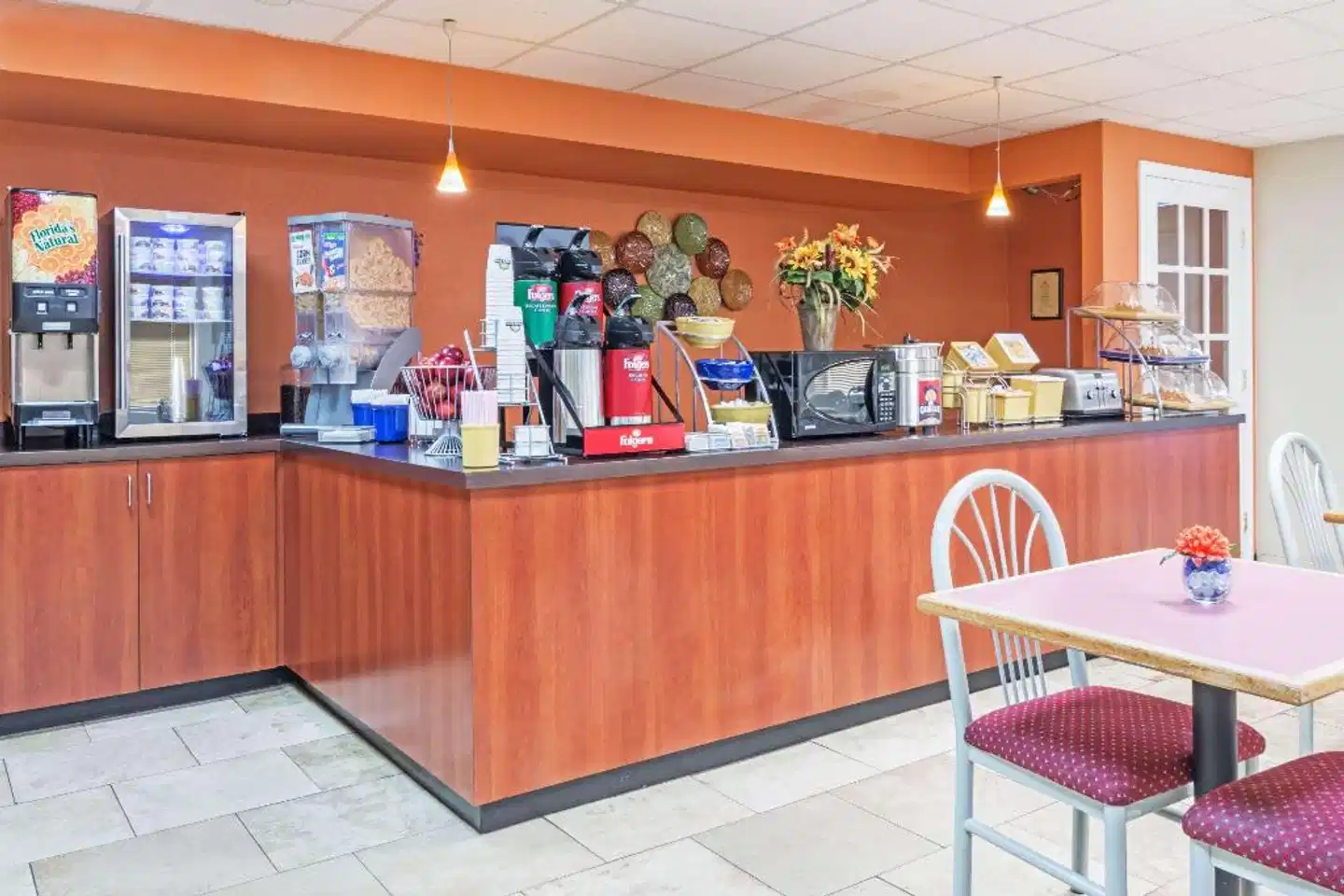 Days Inn by Wyndham New Market Battlefield Bar