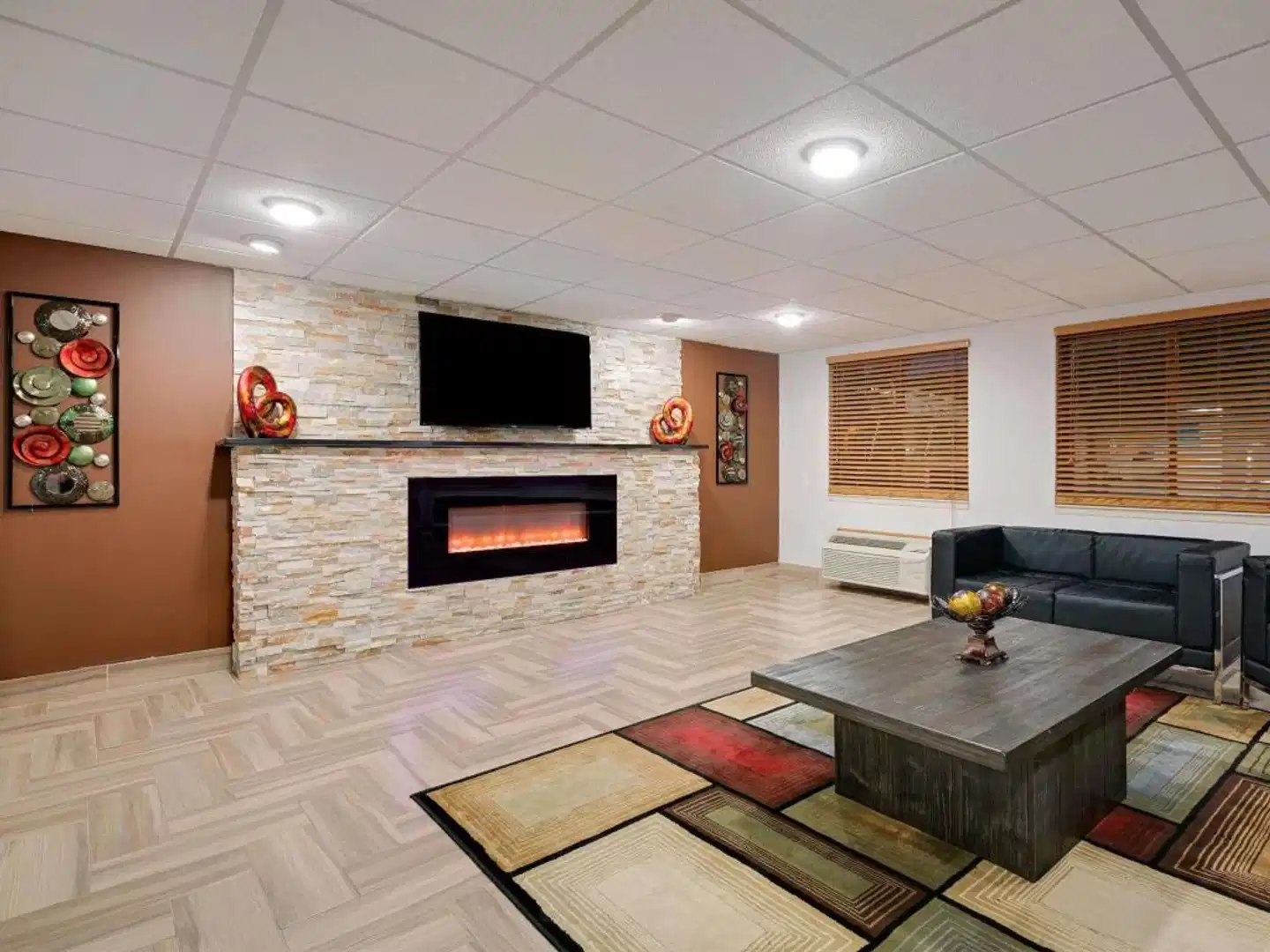 Days Inn by Wyndham Mounds View Twin Cities North Lobby