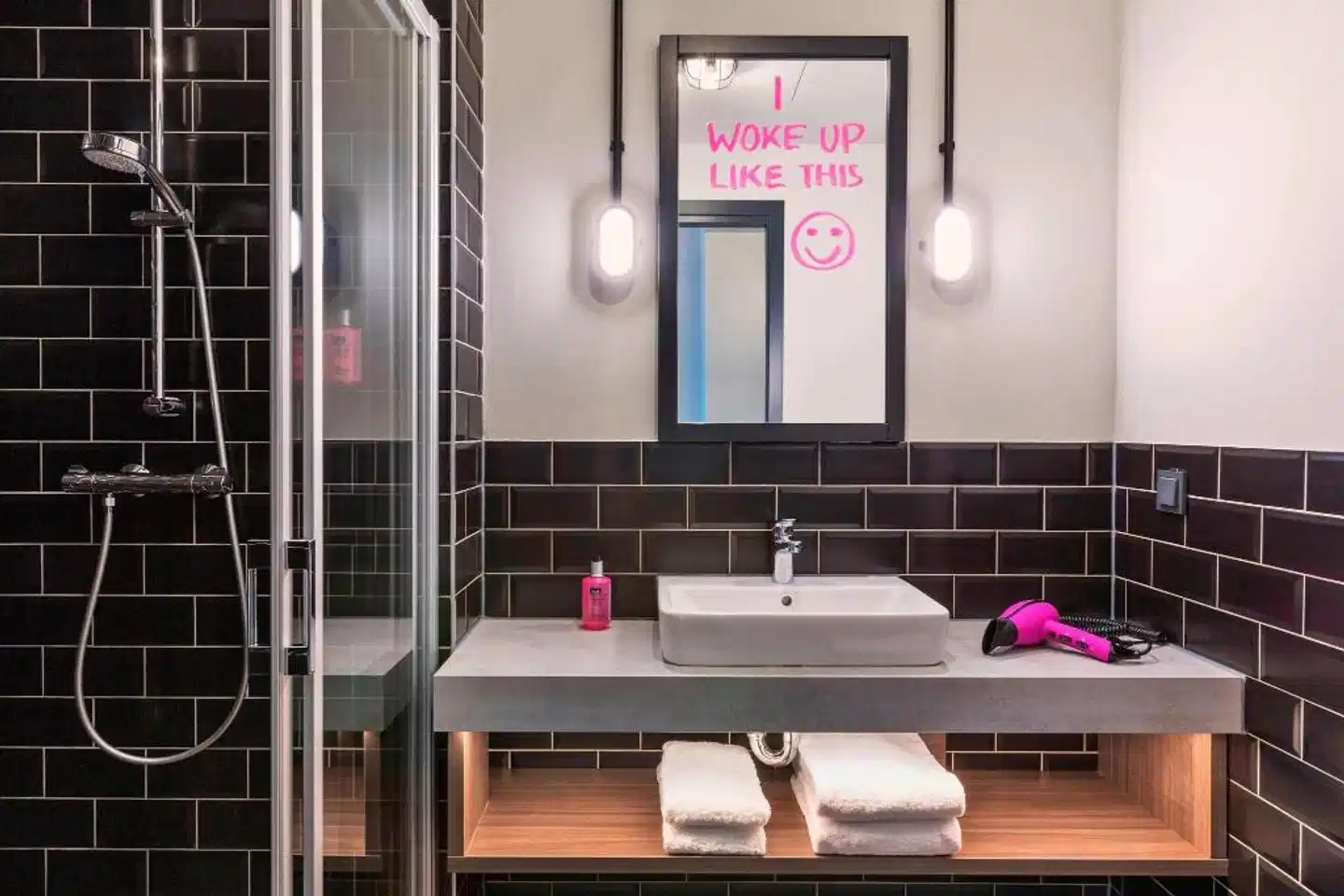 Moxy Darmstadt Badezimmer