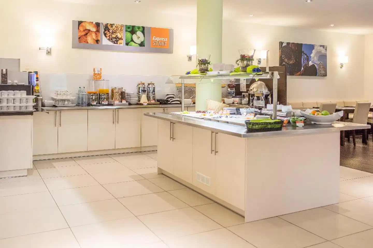 Holiday Inn Express Neunkirchen Bar