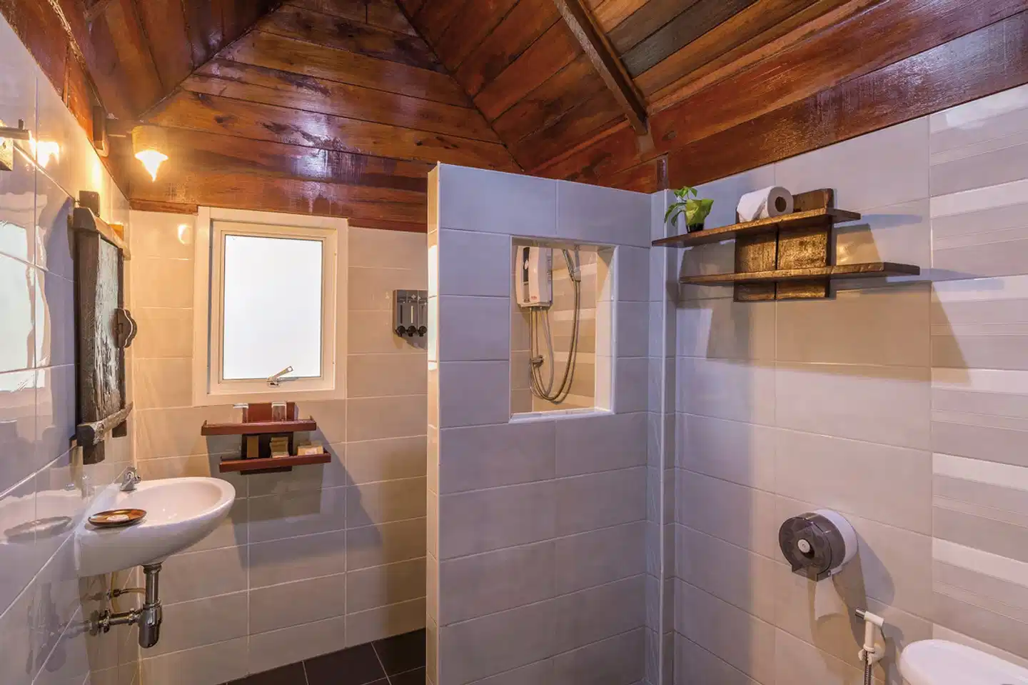 Koh Jum Ocean Beach Resort Badezimmer