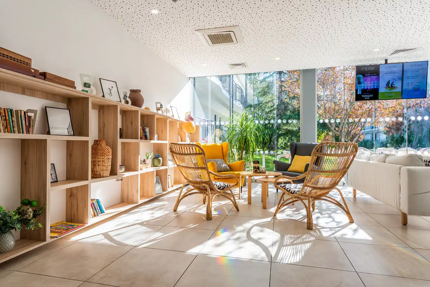 iHot@l Sunny Beach Lobby