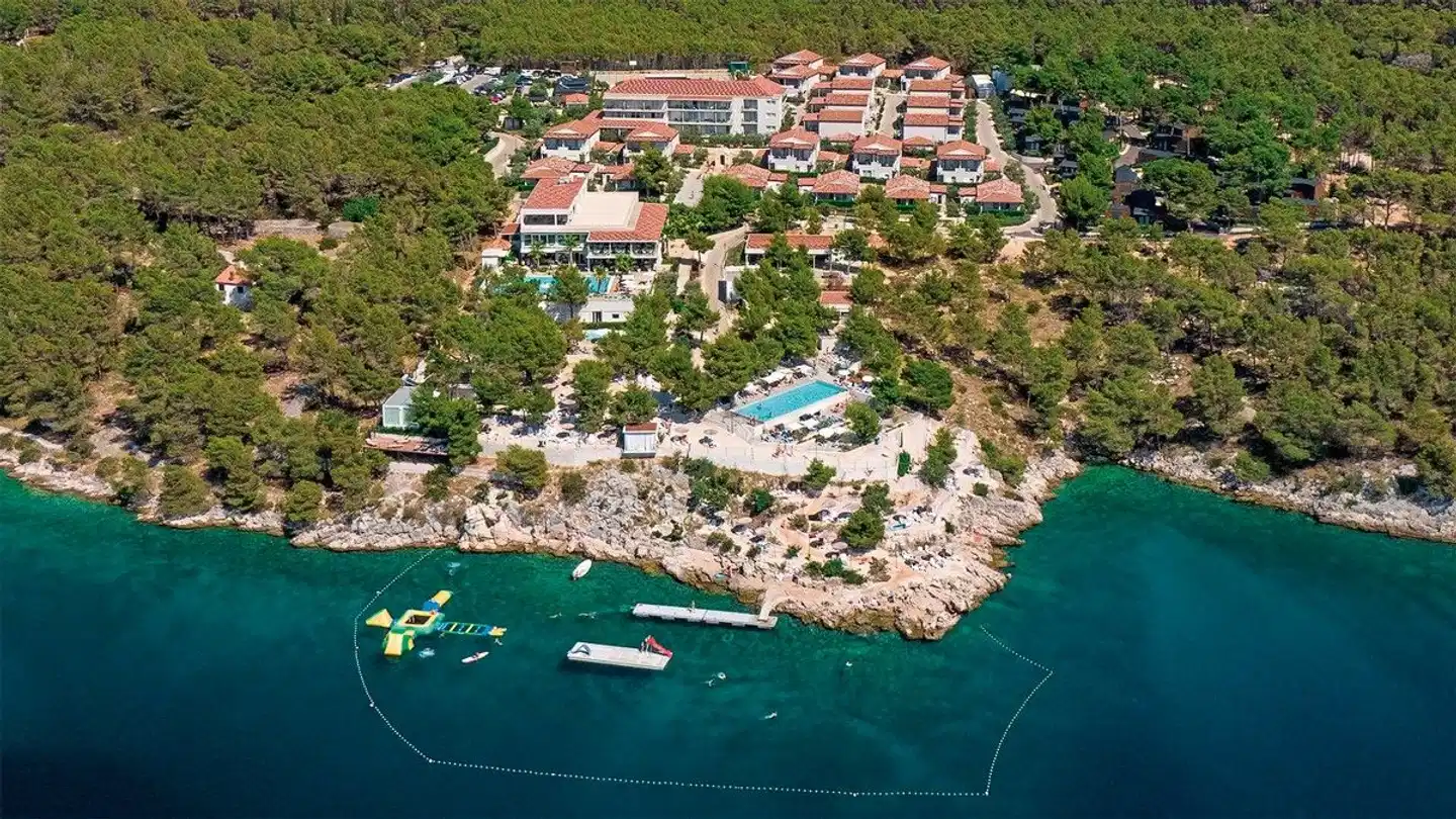 Gava Waterman Milna Resort Aussenansicht