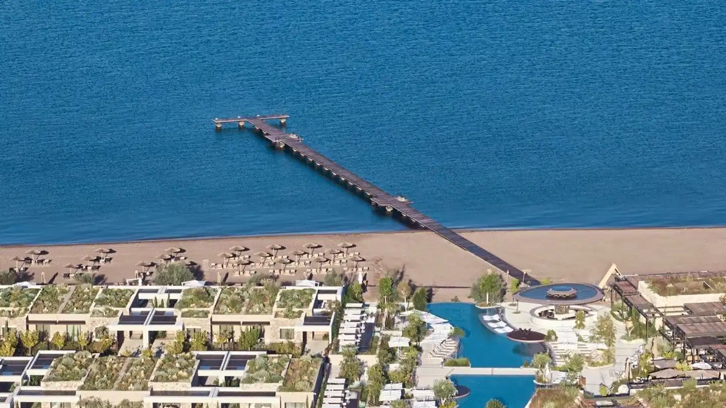 W Costa Navarino Strand