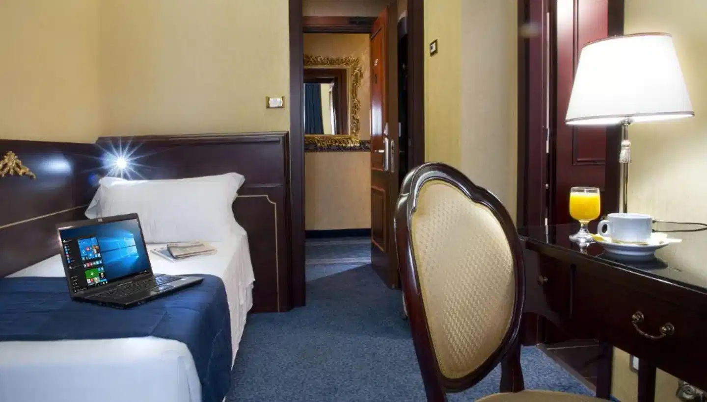 Hotel Mondial Roma Badezimmer