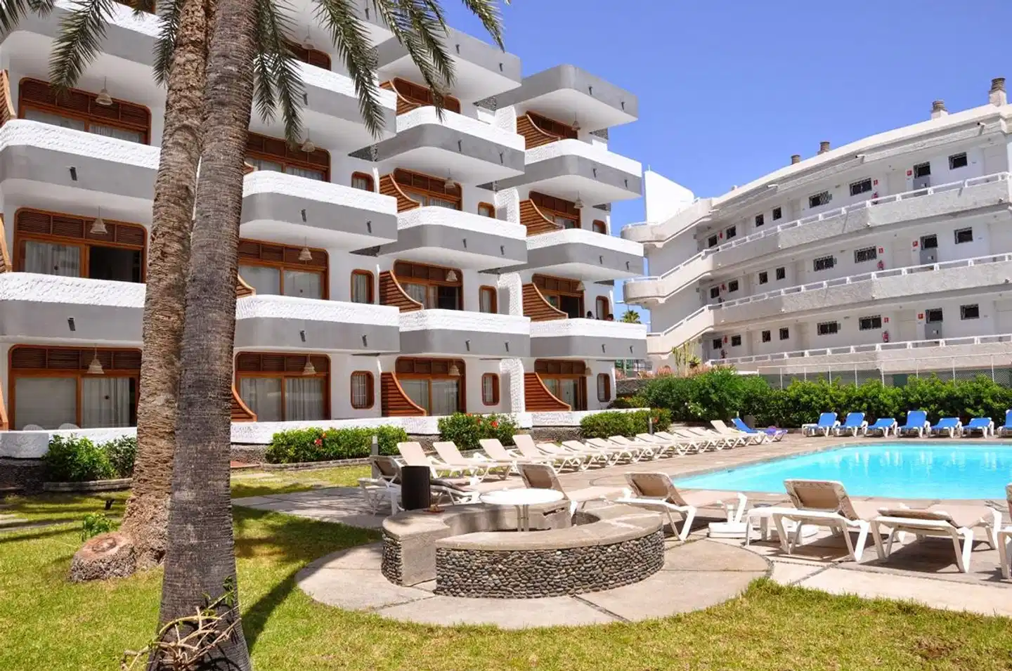 Apartamentos Los Mariachis Pool