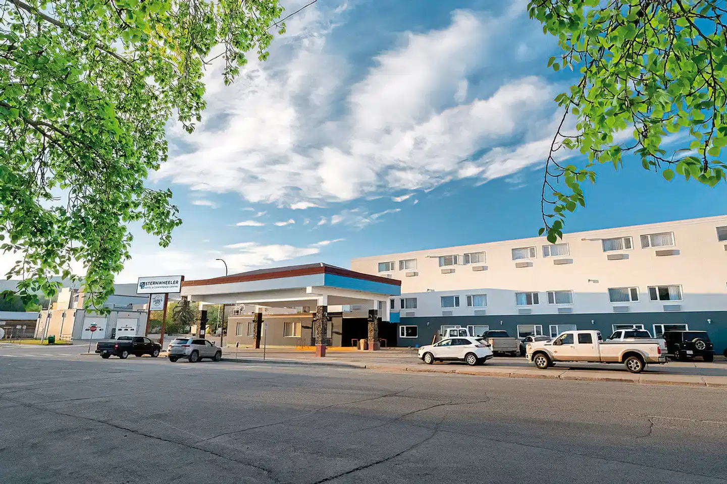 The Sternwheeler Hotel & Conference Centre Aussenansicht