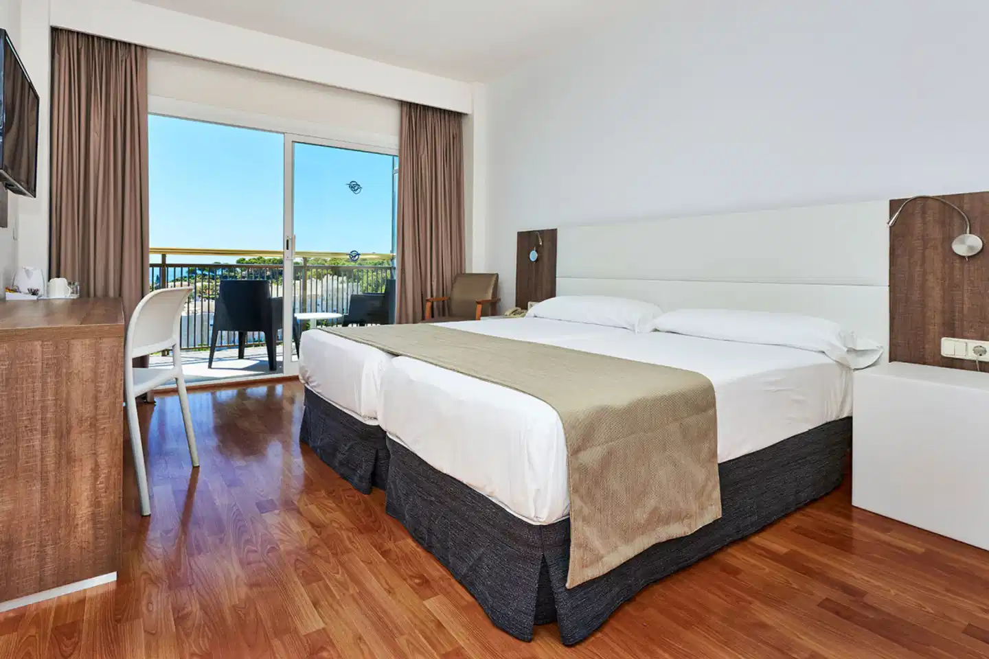 Hotel Globales Cala Vinas - Adults Only Wohnbeispiel