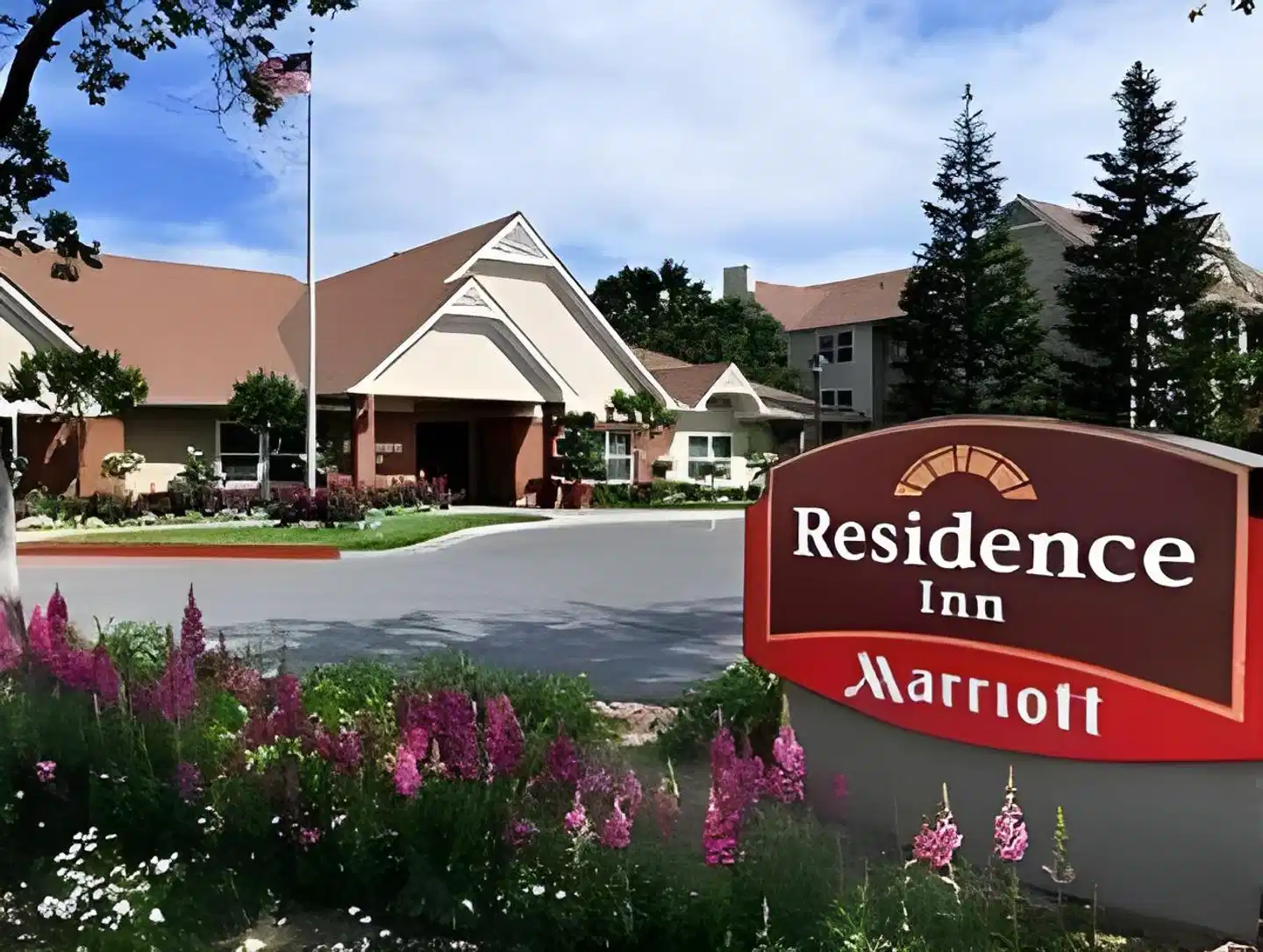 Sonesta ES Suites Fresno Aussenansicht