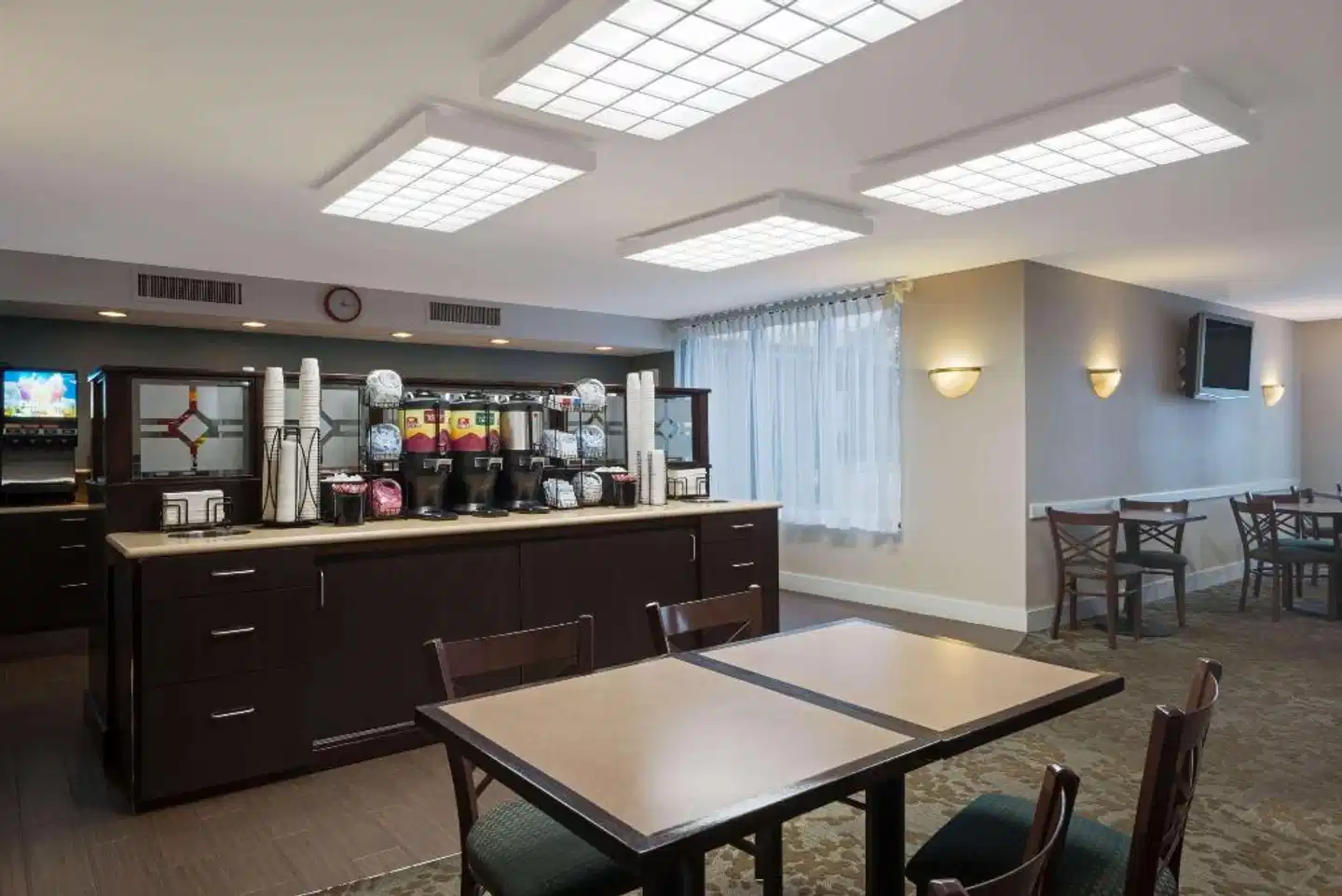 Ramada by Wyndham Boston Bar