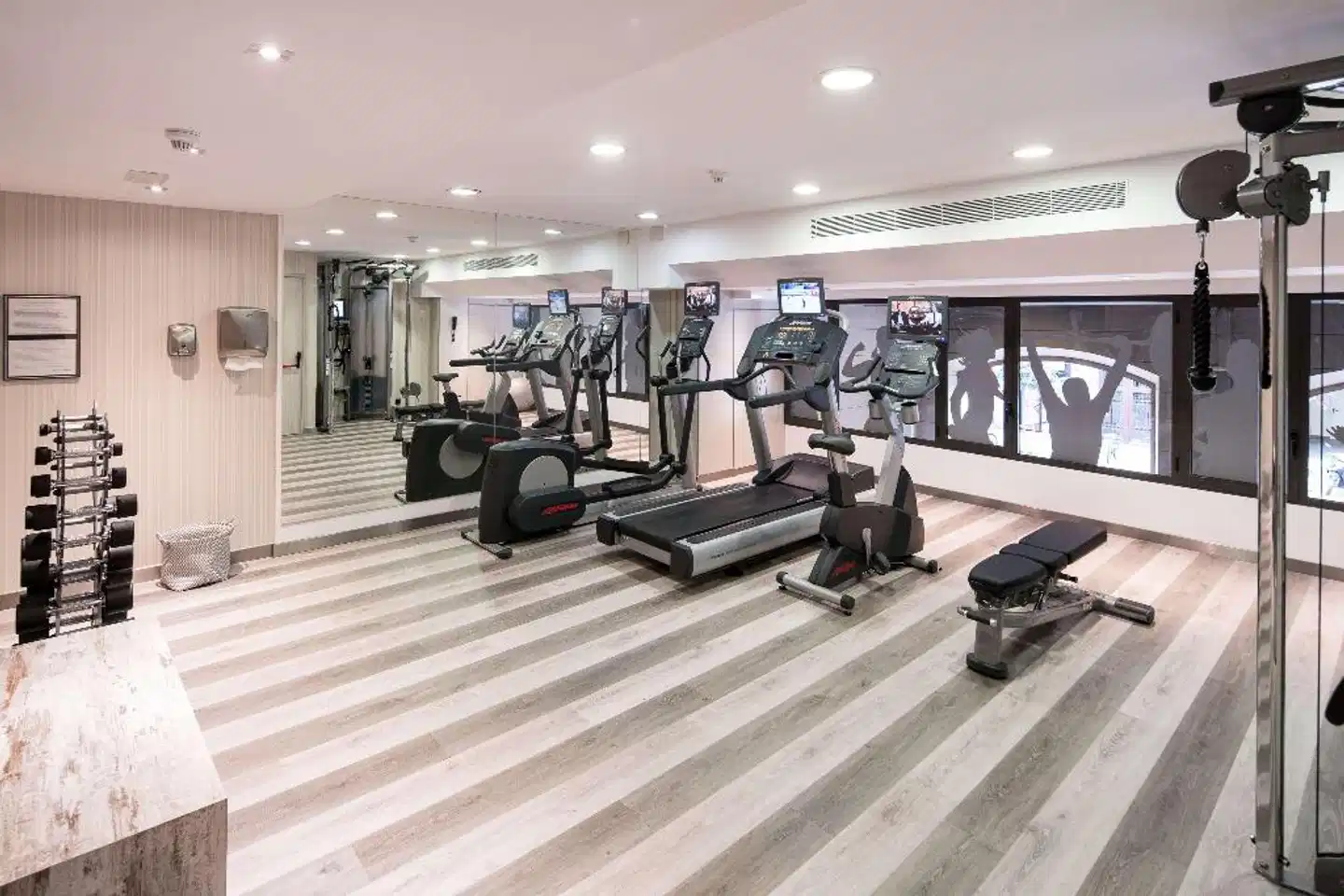 Catalonia Eixample 1864 Sport und Entertainment