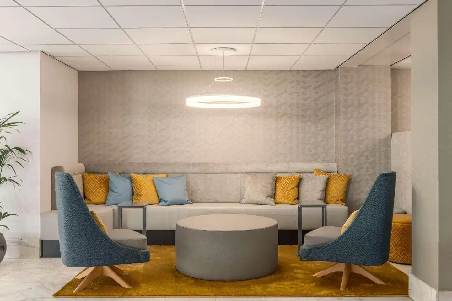 NH Amsterdam Schiphol Airport Lobby