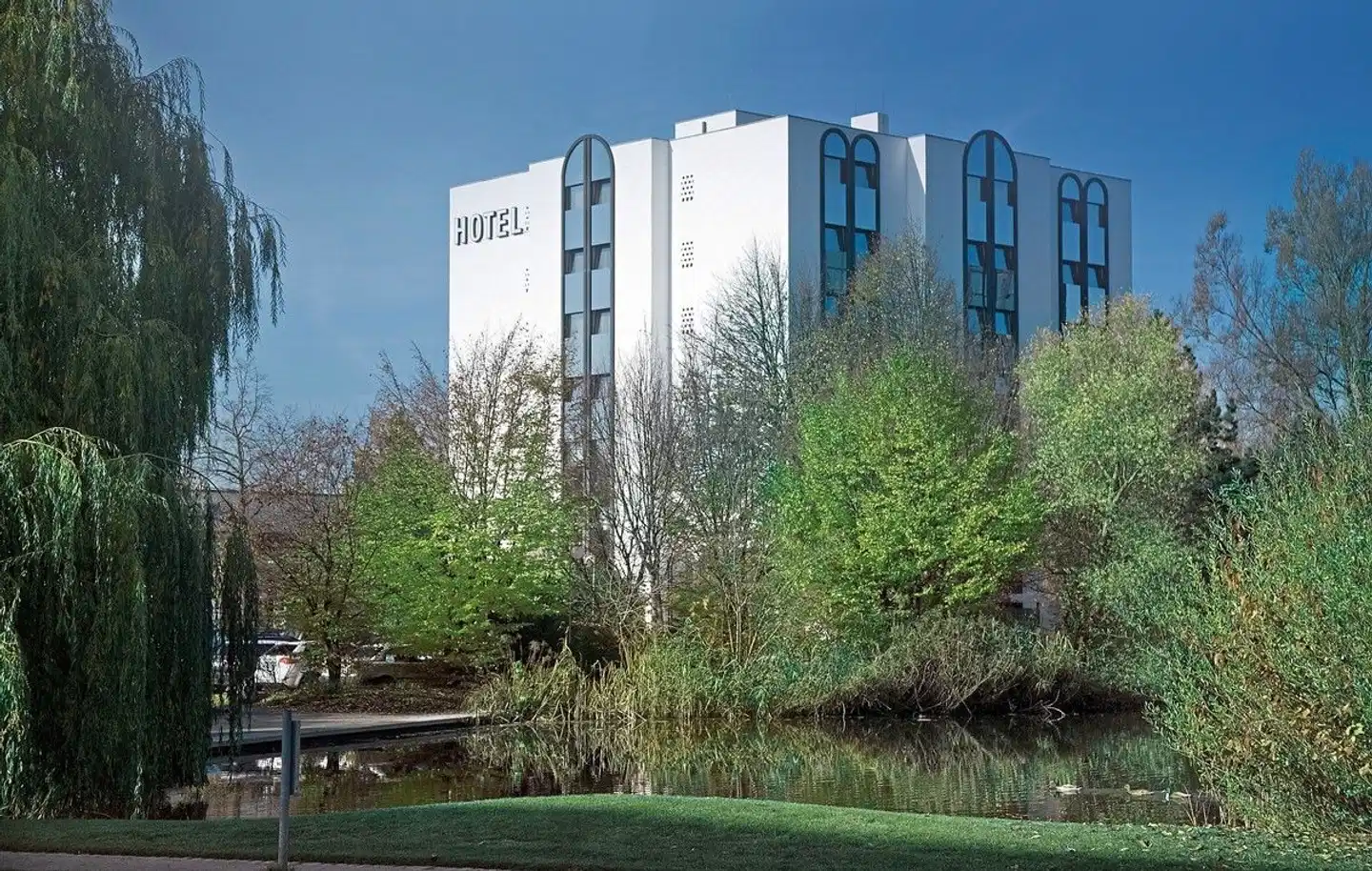 ACHAT Hotel Regensburg im Park Aussenansicht