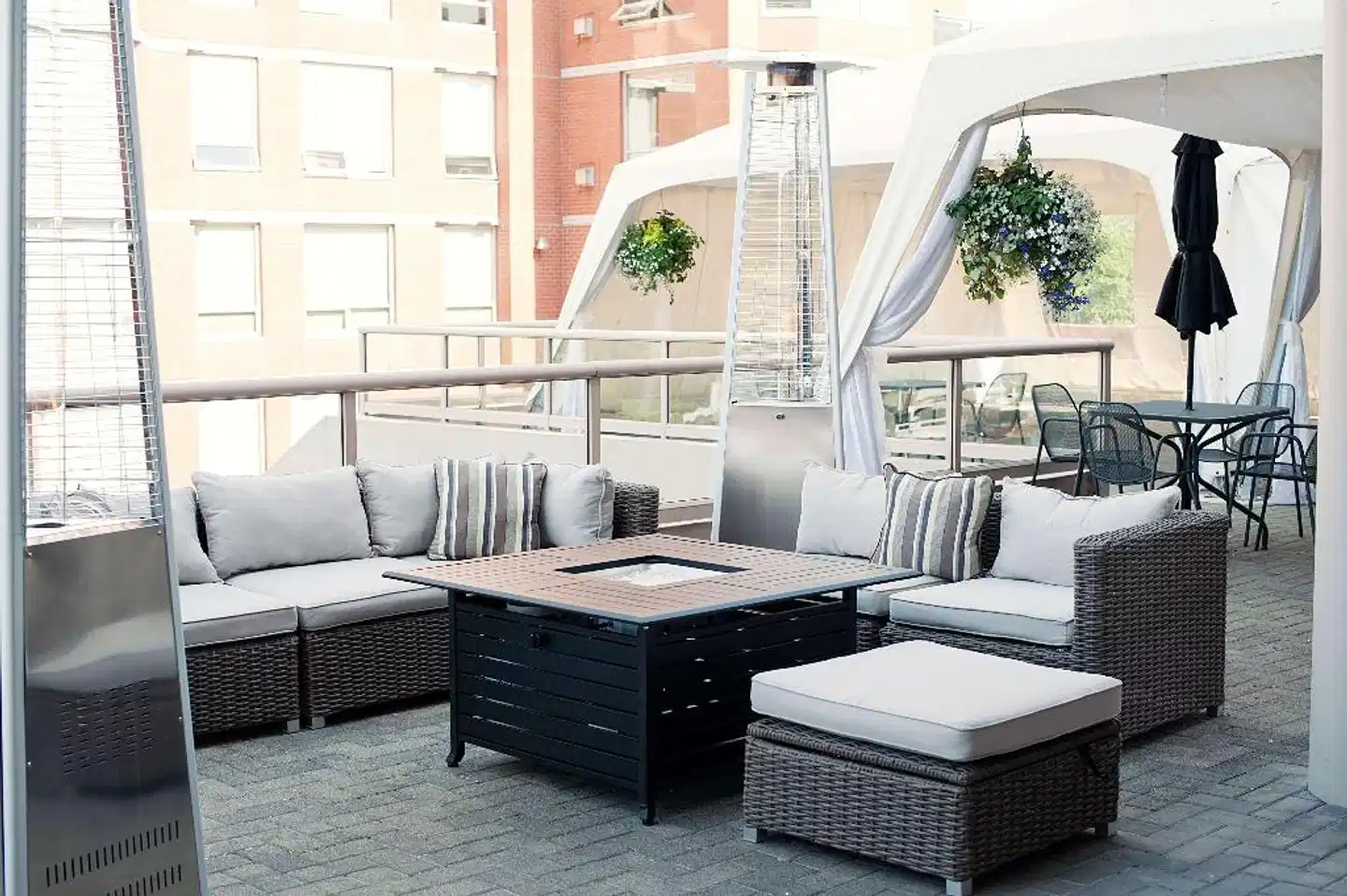 Coast Victoria Hotel & Marina by APA Terrasse