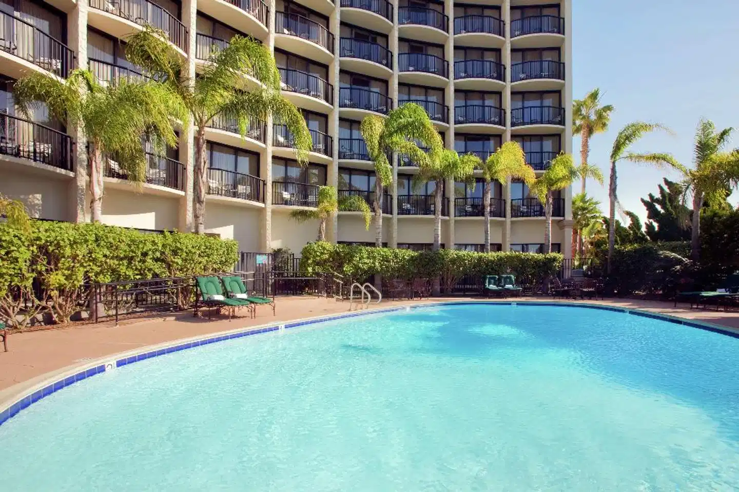 Hilton San Diego Airport/Harbor Island Pool