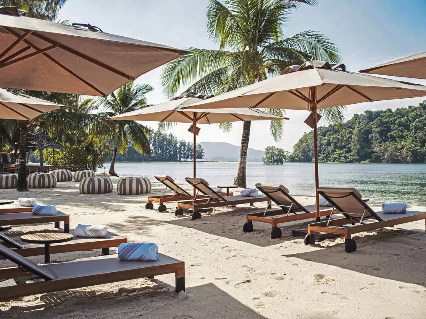 Anantara Phuket Layan Resort Strand