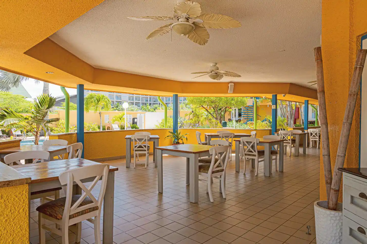 MVC Eagle Beach Resort Bar