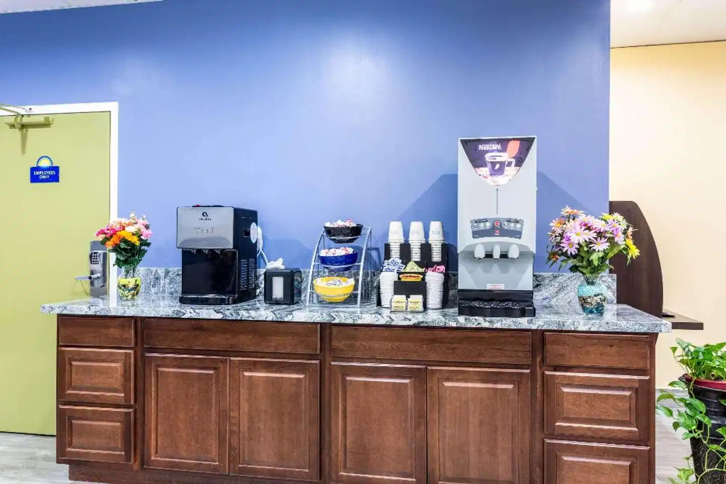 Red Roof Inn Hampton Bar