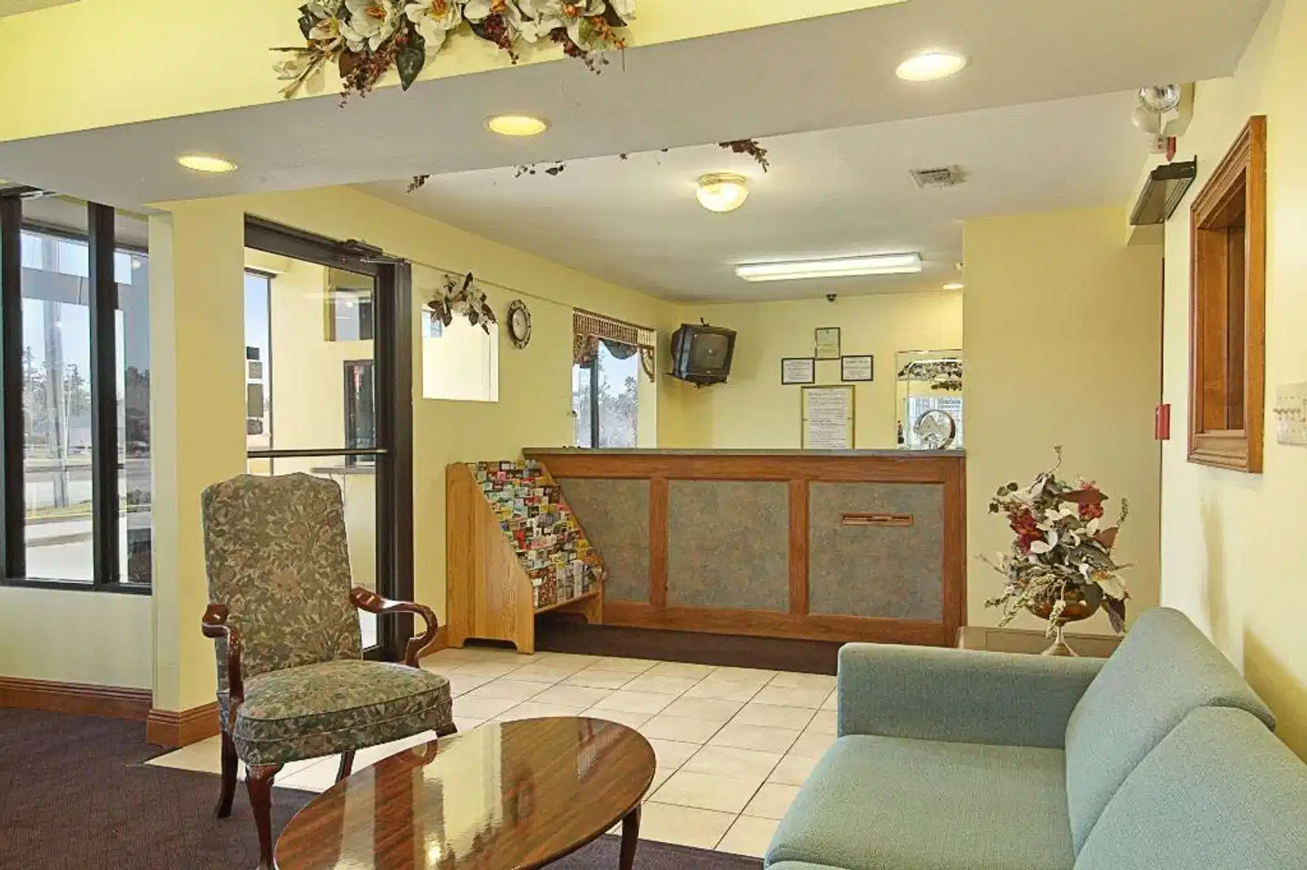 Days Inn by Wyndham Ocean Springs Lobby