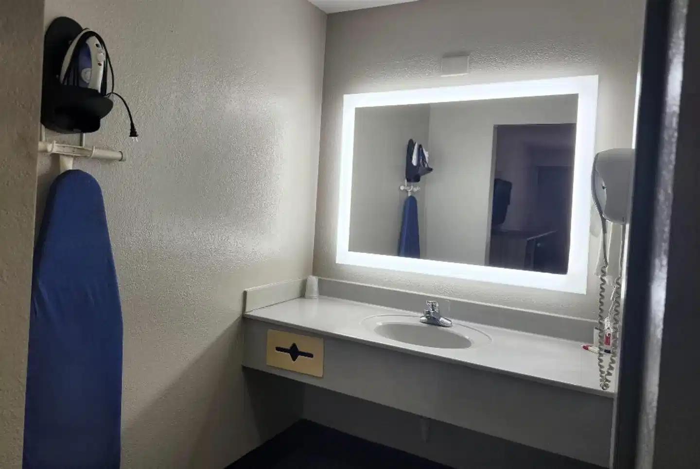 Days Inn by Wyndham Ocean Springs Badezimmer