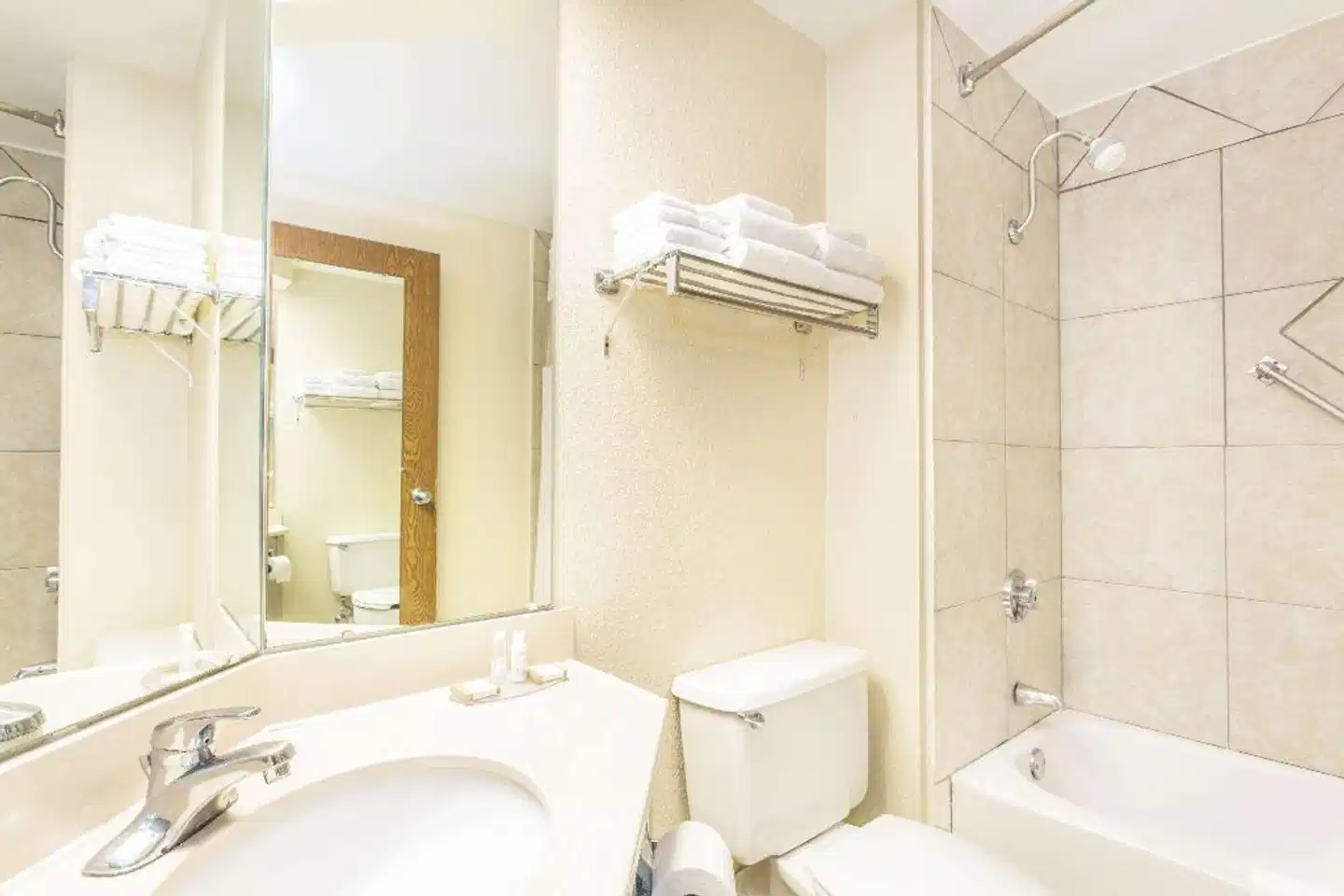 Baymont by Wyndham Cincinnati Badezimmer