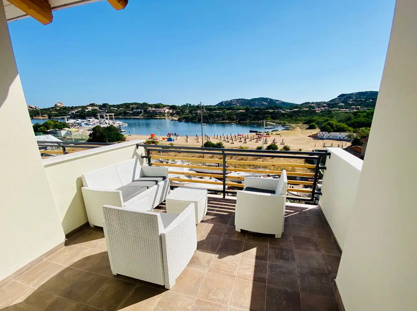 Club Esse Cala Bitta Terrasse