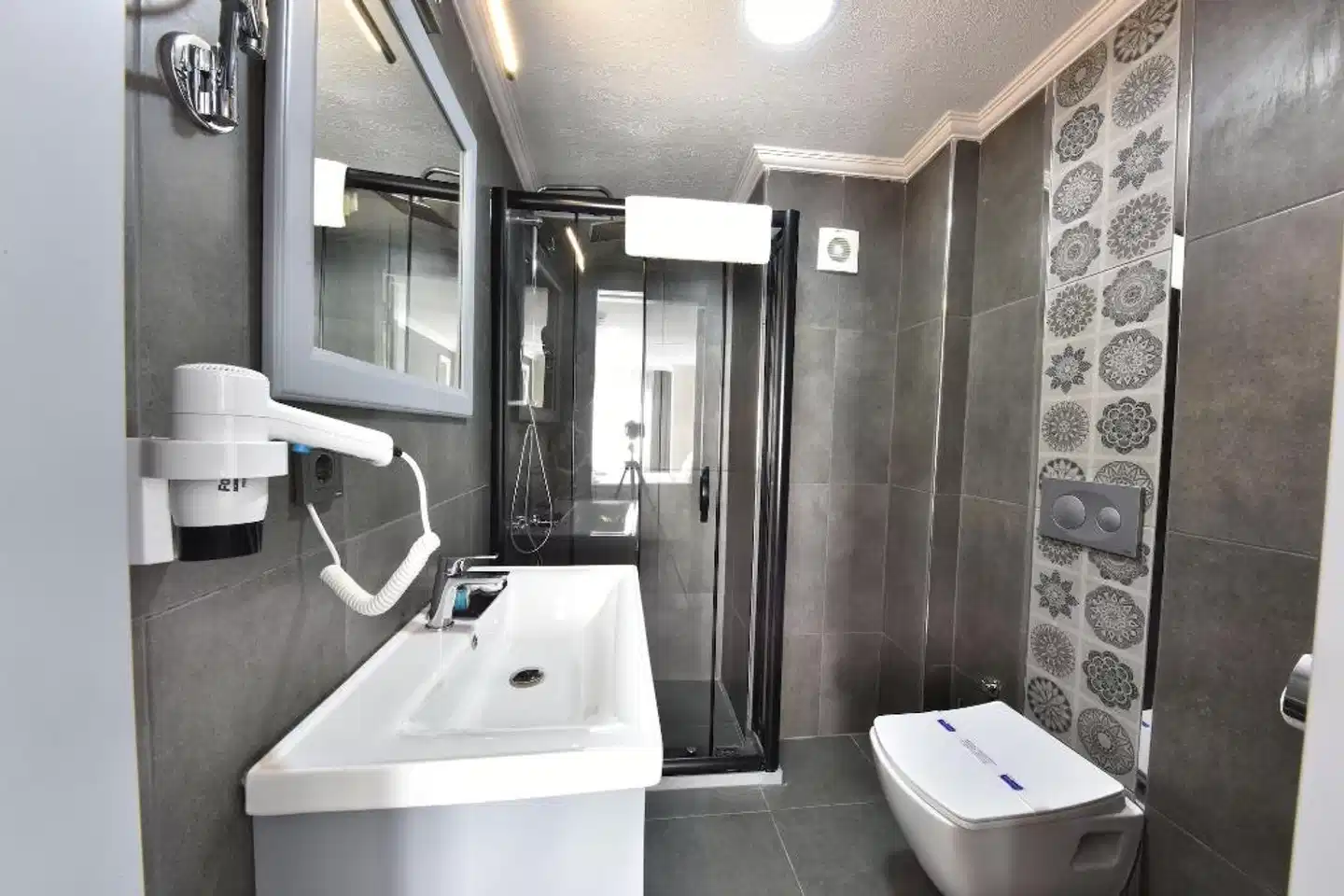 Almina inn Hotel Badezimmer