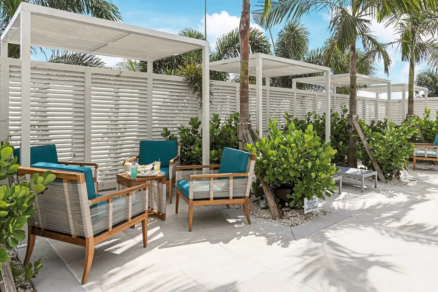 Compass Hotel by Margaritaville Anna Maria Sound Terrasse