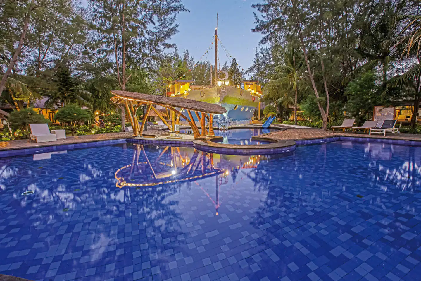 Jambuluwuk Oceano Resort Gili Trawangan Pool
