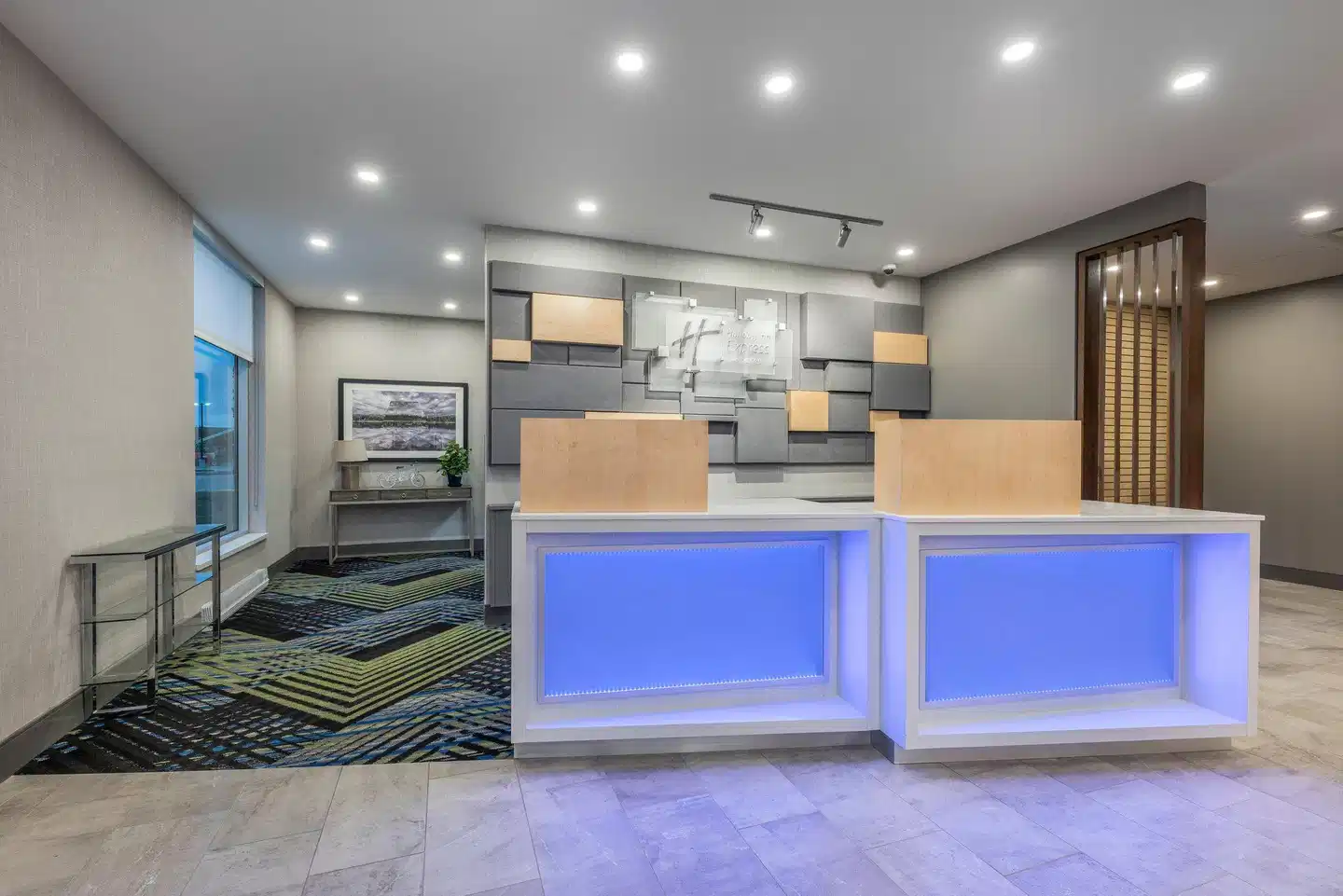 Holiday Inn Express & Suites Moncton Lobby