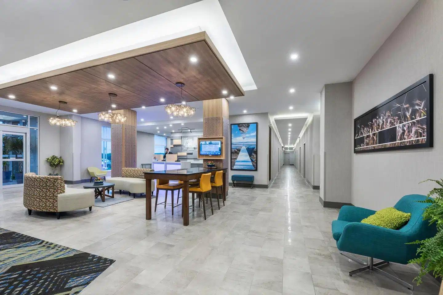 Holiday Inn Express & Suites Moncton Bar