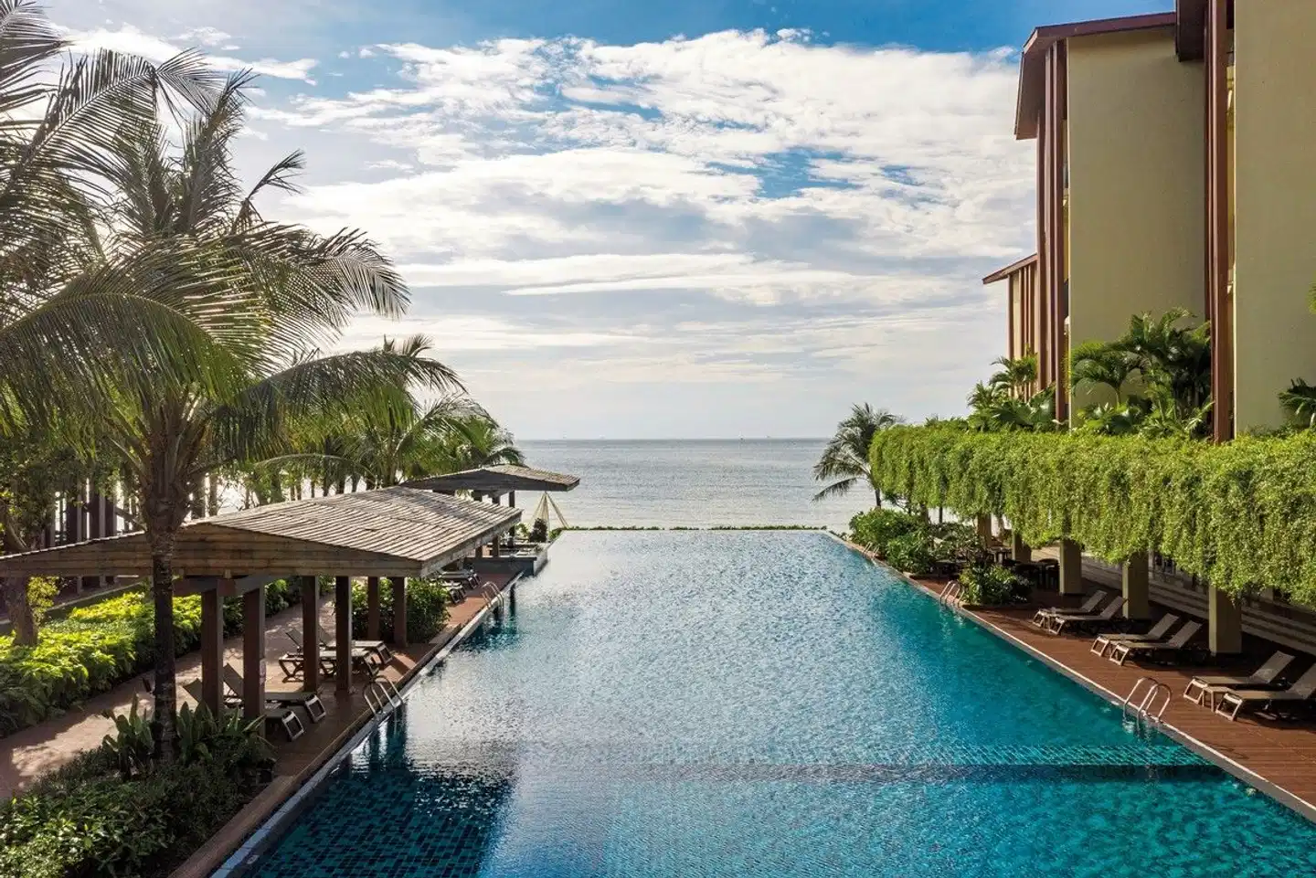 Dusit Princess Moonrise Beach Resort Phu Quoc Pool