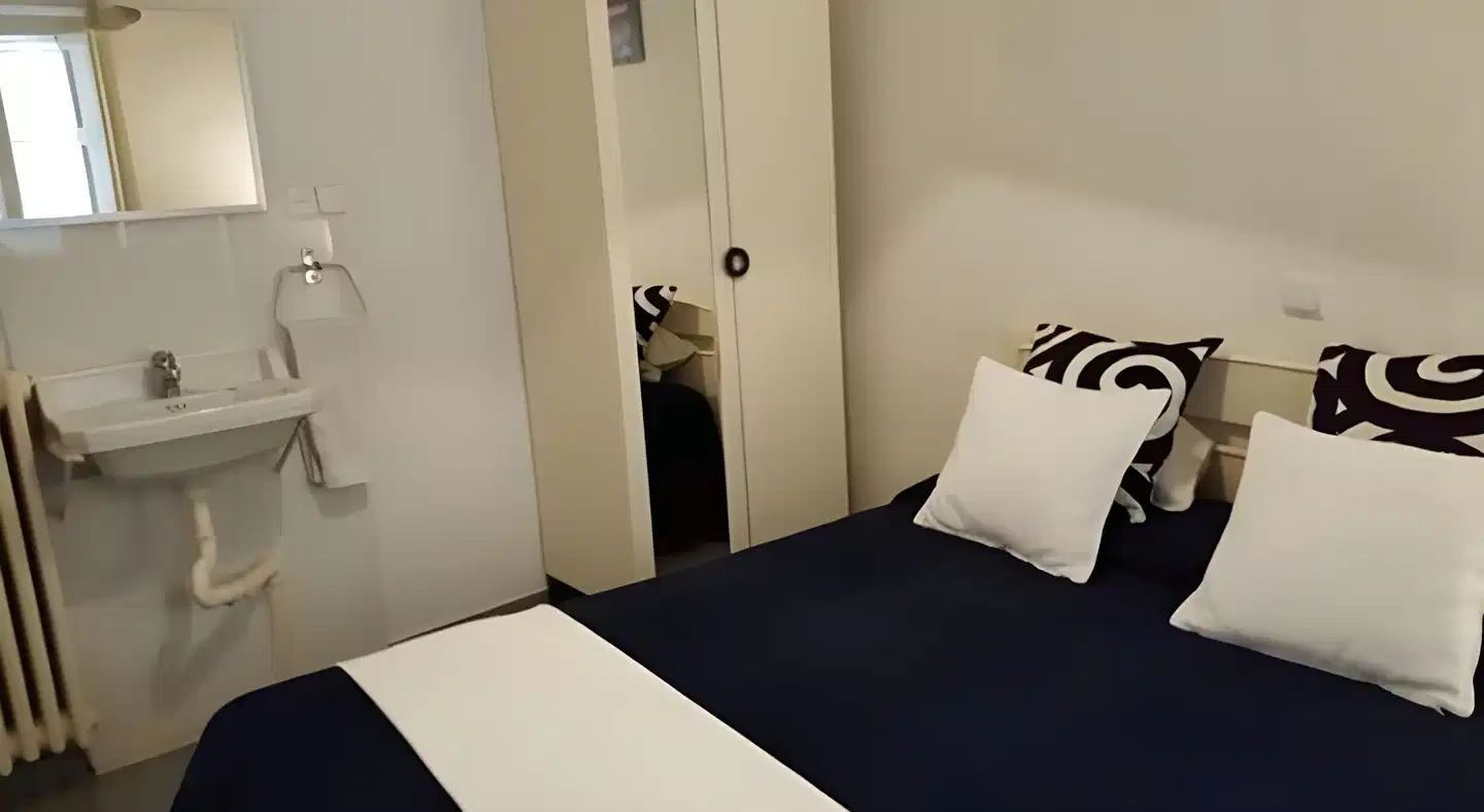 Hostal Parisien Wellness