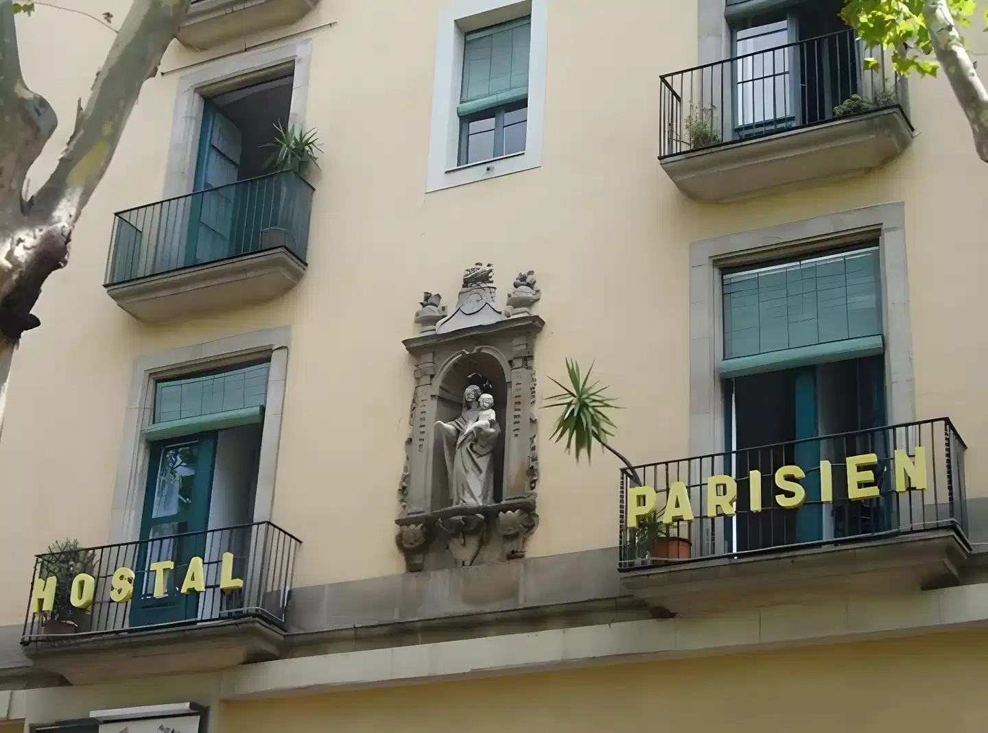 Hostal Parisien Aussenansicht