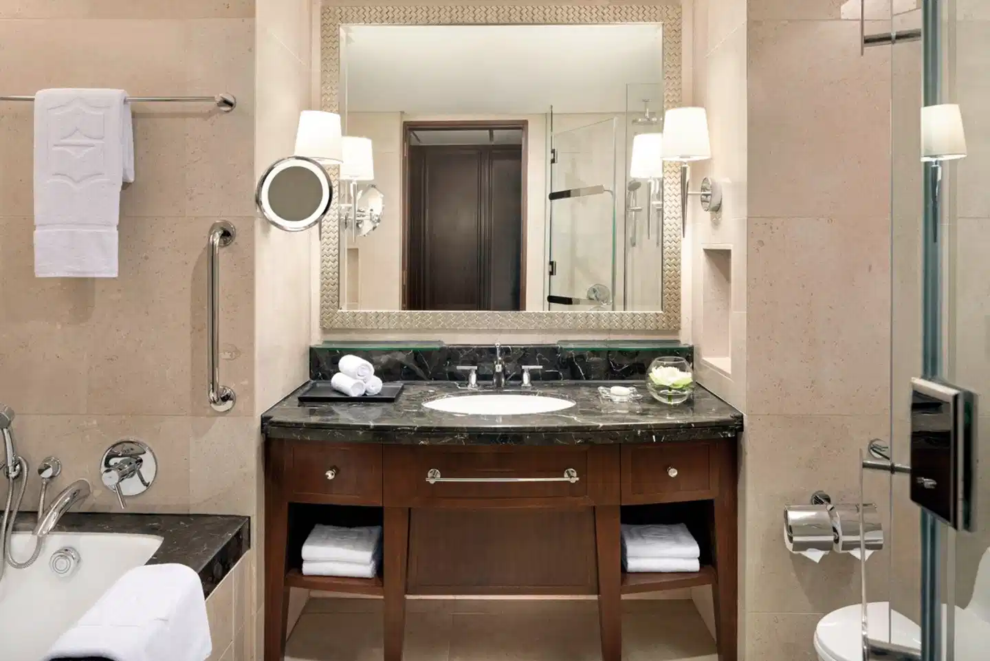 Shangri-La Hotel Bangkok Badezimmer