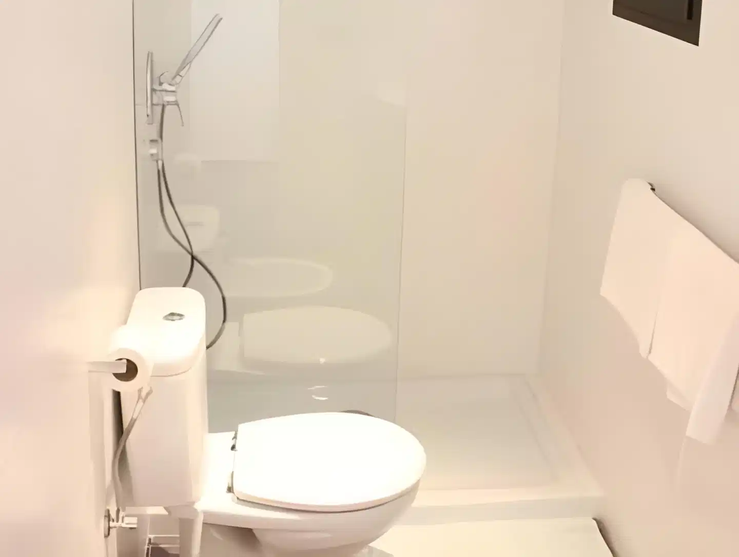 Aigua Clara Hostal Badezimmer