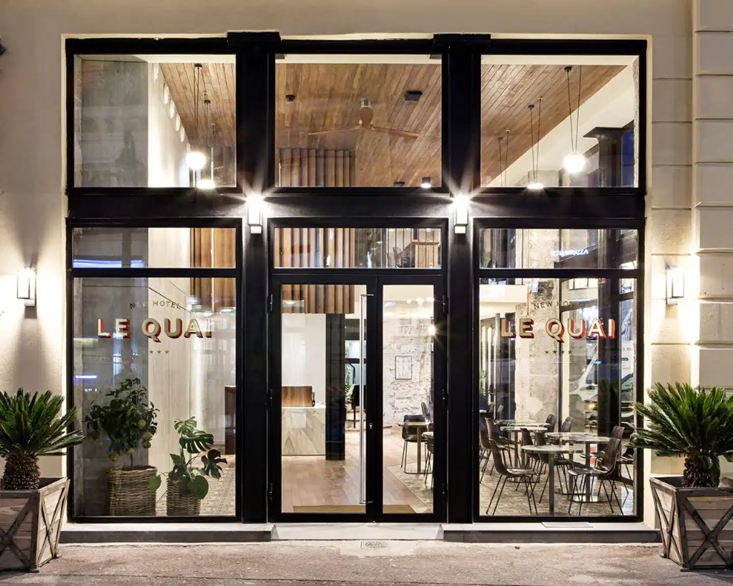 New Hotel Le Quai Lobby