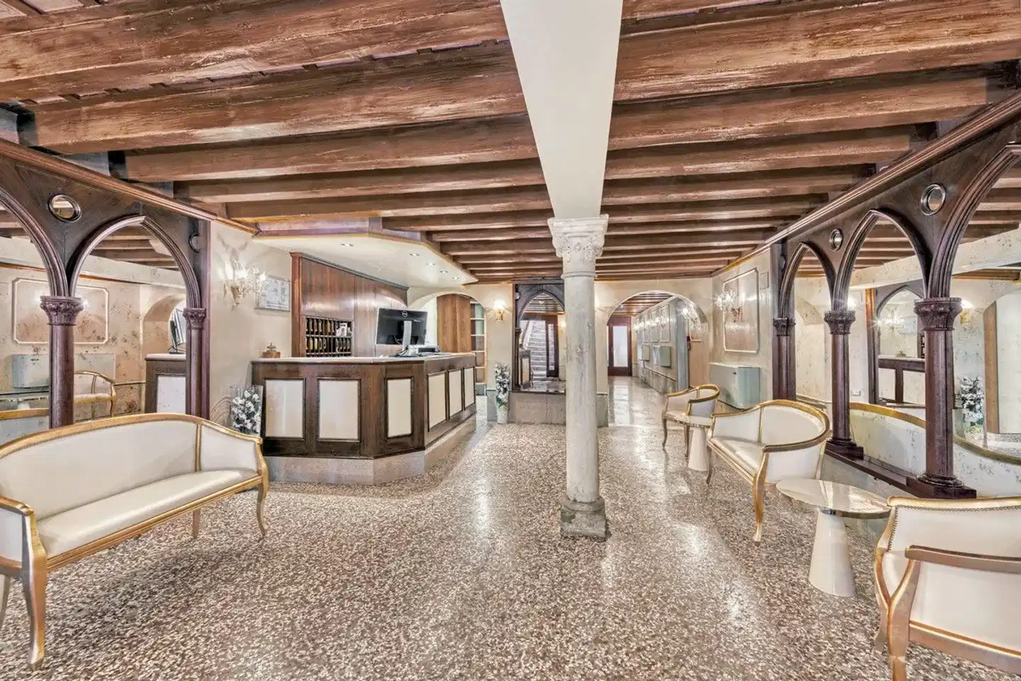 Hotel Pausania Lobby