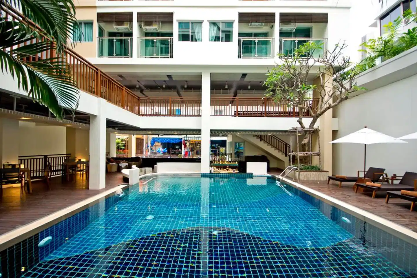 Sunshine Hotel & Residences Pool