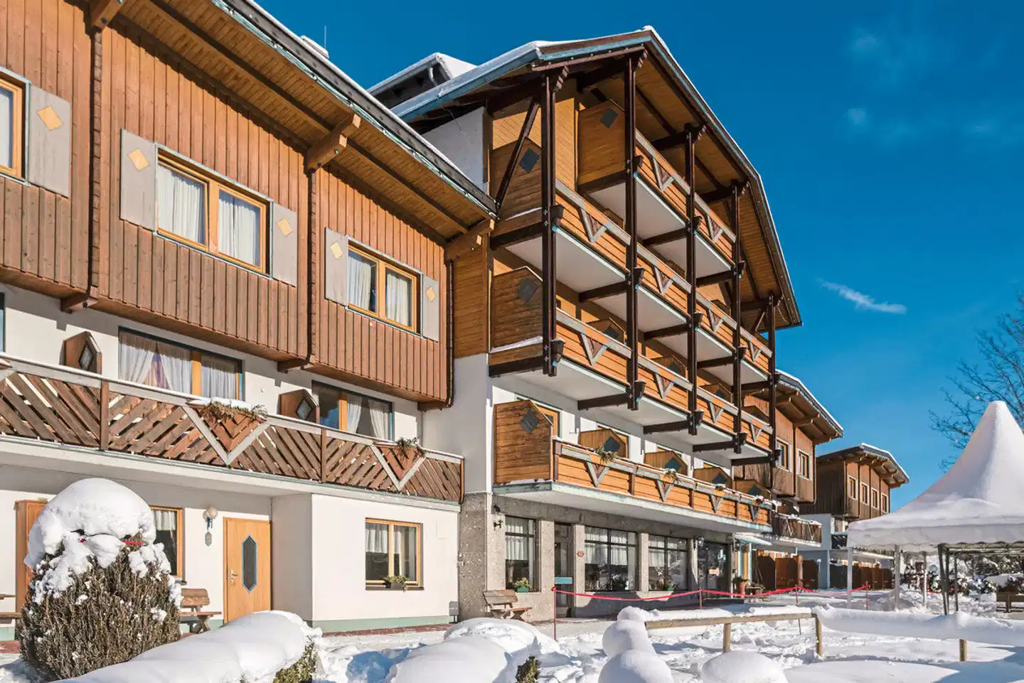 Aparthotel Ferienalm Aussenansicht