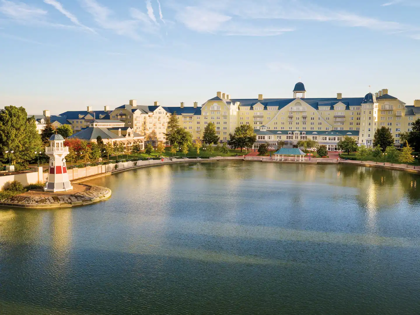 Disney Newport Bay Club Aussenansicht