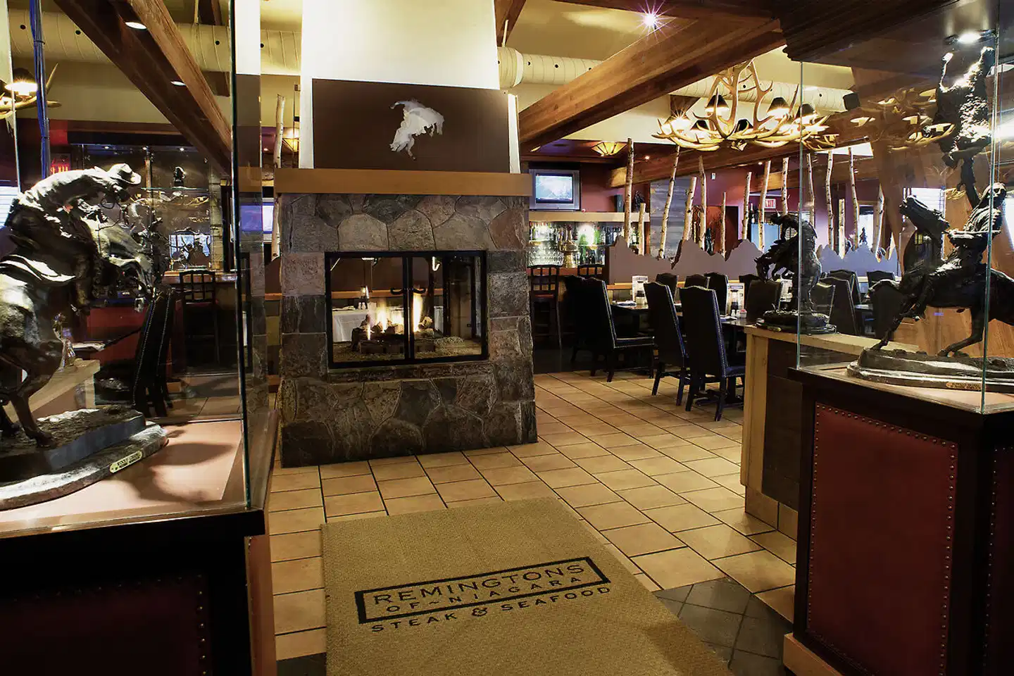 Oakes Hotel Overlooking The Falls Bar