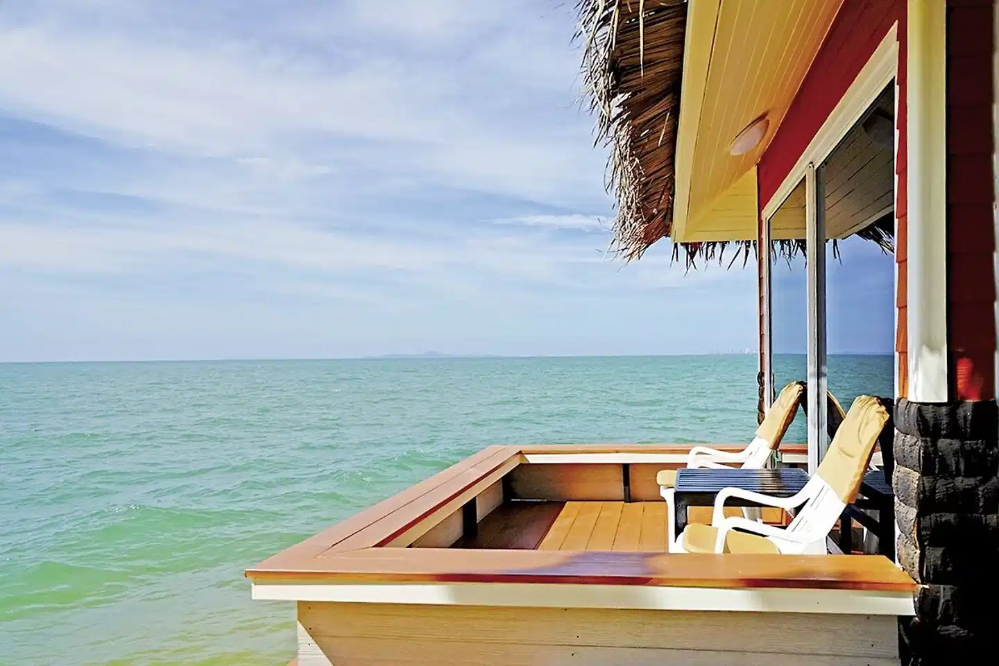 Sunset Village Beach Resort Strand