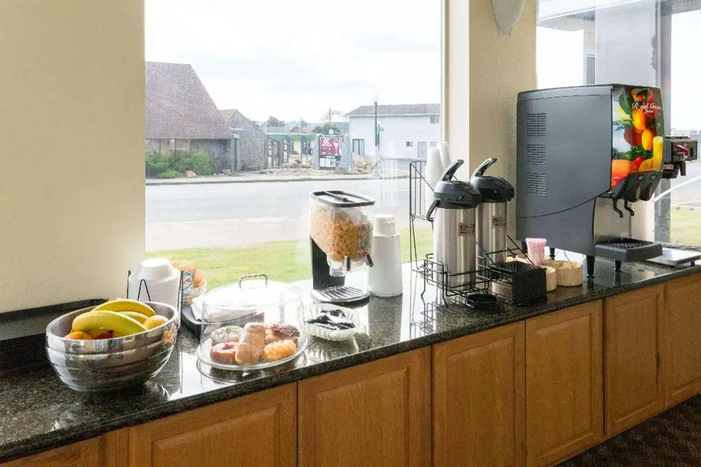 Days Inn by Wyndham Newport OR Restaurant