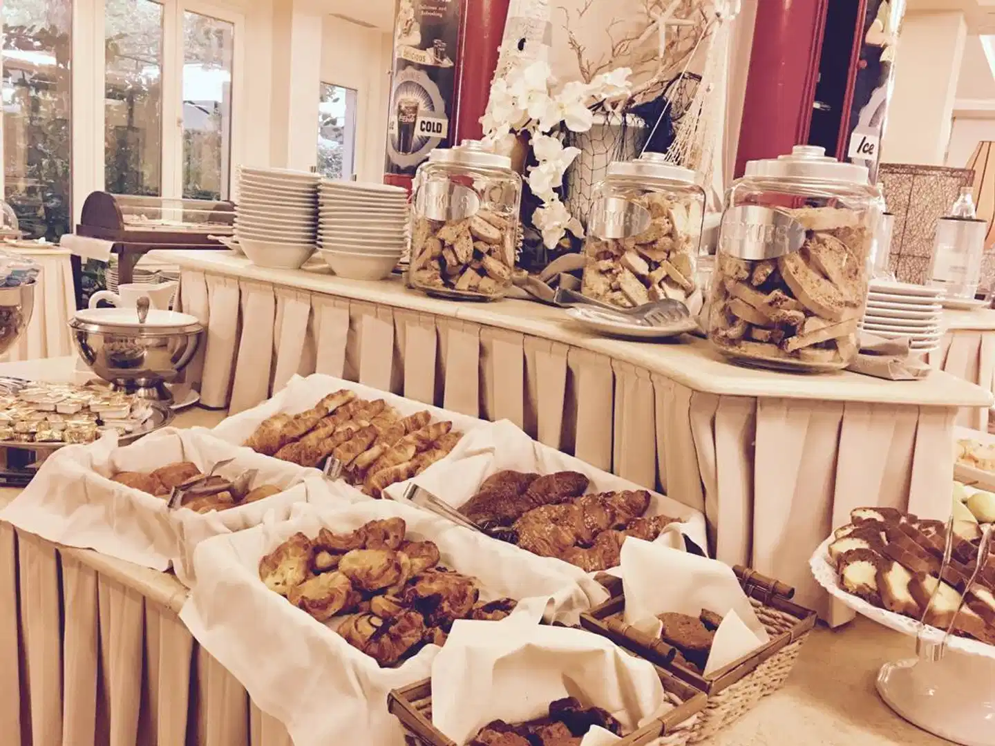 Logos Hotel Restaurant